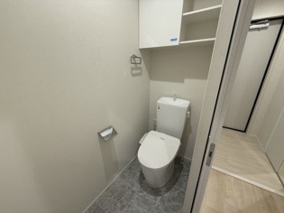 温水洗浄便座付きのトイレです♪
