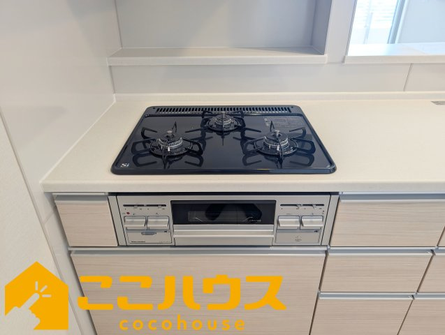 ベアーズコート北谷町上勢頭ヒルズのキッチン|三口コンロ