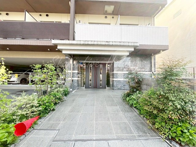 REILIS横浜井土ヶ谷AZのエントランス