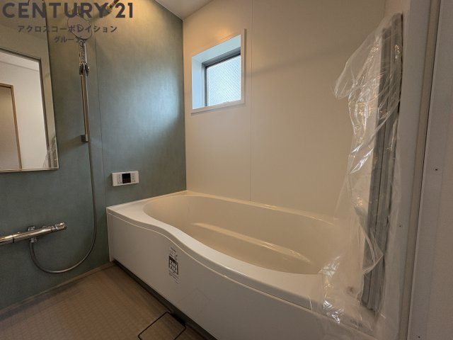 浴室内に窓があって、換気しやすく、お掃除しやすい！