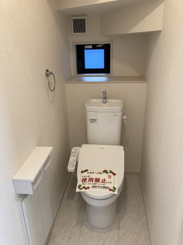 アイタウン前橋市朝倉町3丁目　新築戸建てのトイレ|【イメージ画像】1階トイレです。清潔感のある白を基調としています。
温水洗浄・便座暖房機能の付いた快適なトイレです☆