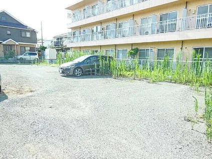 八王子市横川町の賃貸マンションの駐車場