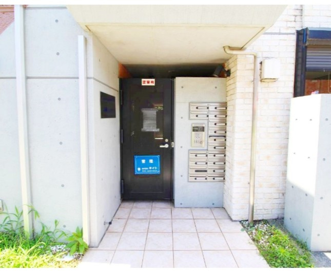 小金井市貫井北町２丁目の賃貸マンションのエントランス