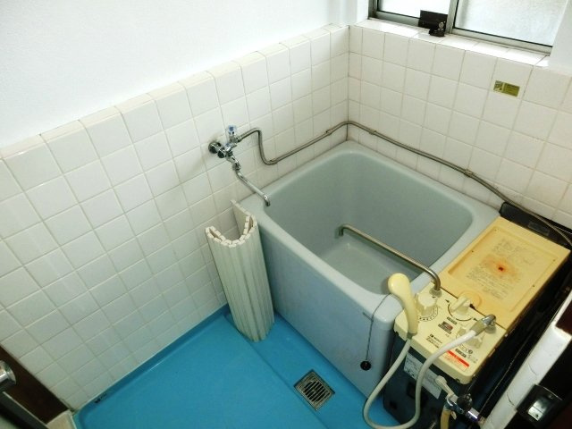 【浴室】 | 平田荘 | 冬場に重宝する浴室追焚き機能。