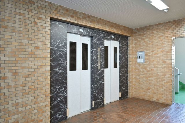 小松川パークマンション弐号棟のその他共用部分|小松川パークマンション弐号棟：エレベーターが２基あり朝の混雑も緩和されます！