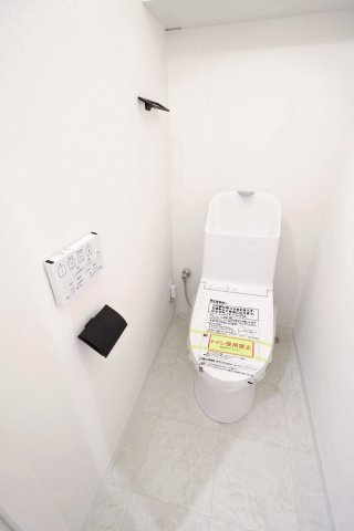 小松川パークマンション弐号棟のトイレ|小松川パークマンション弐号棟：ウォシュレット機能付きトイレです！