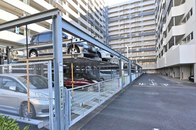 小松川パークマンション弐号棟の駐車場|小松川パークマンション弐号棟：敷地内に駐車場もございます！（空き要確認）