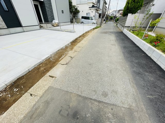 千葉市緑区誉田町２丁目４期の前面道路含む現地写真
