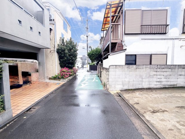 豊島区千早三丁目土地（上物有）の前面道路含む現地写真