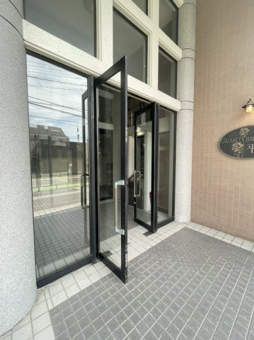 グランドアビタシオン平尾のエントランス