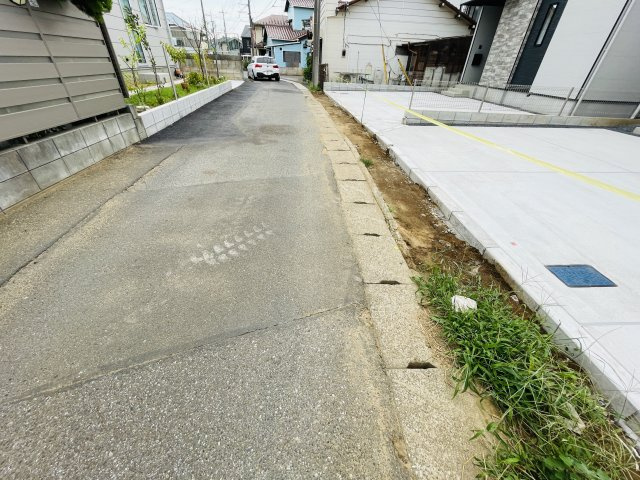 千葉市緑区誉田町２丁目４期の前面道路含む現地写真