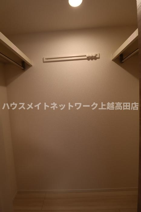 リナーシェ Ｂの収納|ウォークインクローゼット