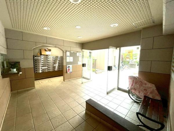 日商岩井香里ケ丘マンションのロビー|■物件内覧・資金計画相談・住宅ローン相談、リフォーム相談、お問合せ受付中■
※当日・翌日のご内覧、ご相談はお電話でのお問合せがスムーズです！
