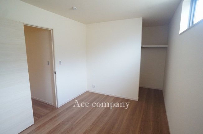 【子供部屋】 | 東大阪市池島町2丁目　【2号棟/全2棟】 | 【2階：北側洋室6帖】ウォークインクローク完備です♪
