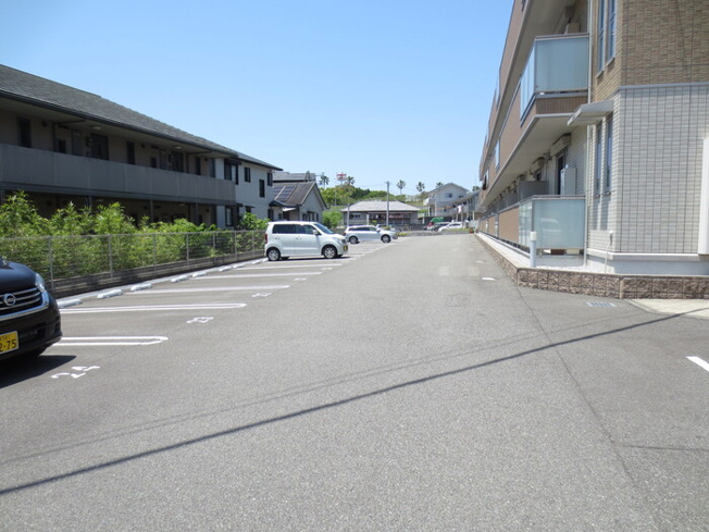 【駐車場】 | リアン トゥール | 駐車場