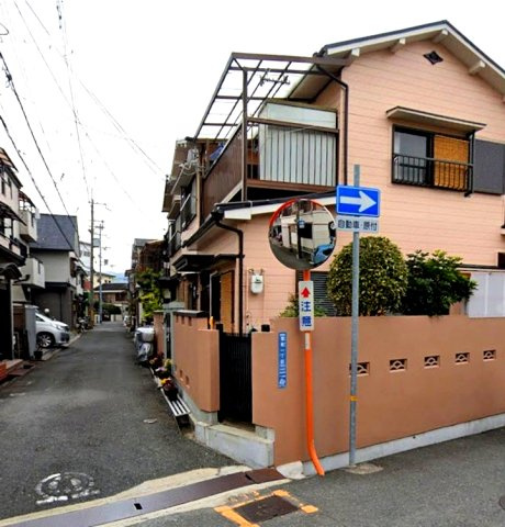 常松1丁目のバルコニー|南向きバルコニー　陽当り・通風良好
角住戸ならではの三面採光！陽のあたる時間が長く、冬でも暖かいです