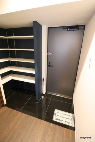 BRAVE徳井町の玄関