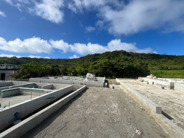 ♥♥南城市佐敷伊原第2-2号棟（全4棟）の前面道路含む現地写真