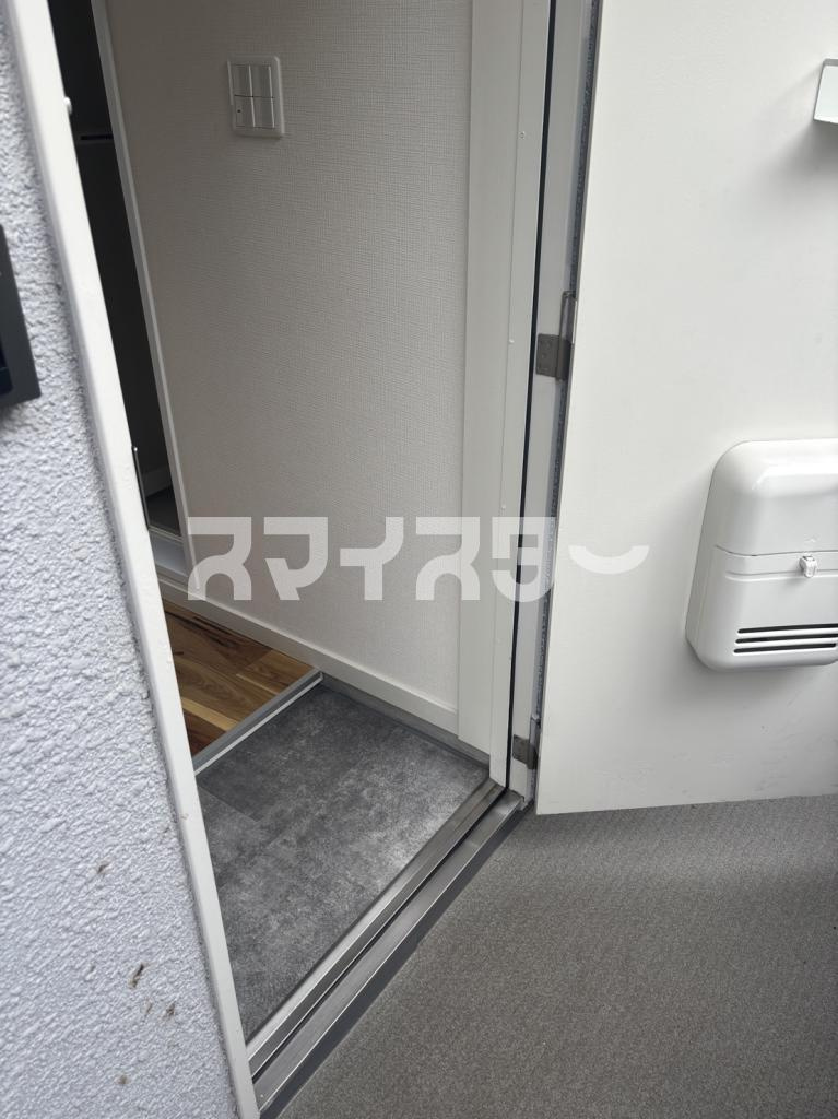 横浜市旭区白根２丁目のアパートの玄関