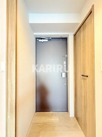 Louis Residence 弁天町の玄関