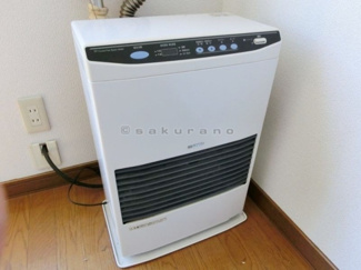 【その他】 | メゾンサトウ | 北国の強い味方、ストーブが備えております。寒い冬でも安心してあたたかく過ごせます。