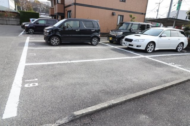 リトルバード横井　B棟の駐車場