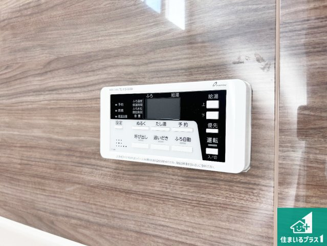 神戸市西区狩場台　第3期　新築一戸建てのキッチン|リビングと統一感があり、使い勝手のいいキッチン。広々としているので、二人並んで作業が出来ちゃいます。お子様と一緒に色々なお料理に挑戦できるスペースがあります。
