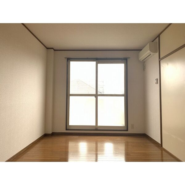 Ｓｕｒｐｌｕｓ　ＵＥＪＩの洋室