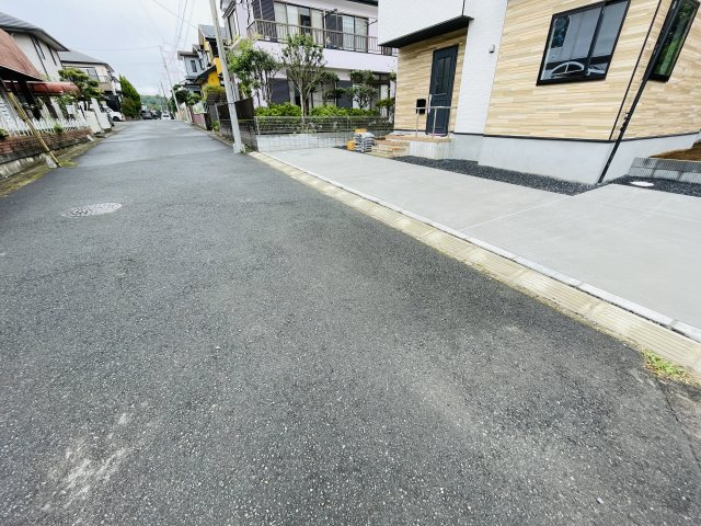 四街道市千代田３丁目４期【現地販売会】の前面道路含む現地写真