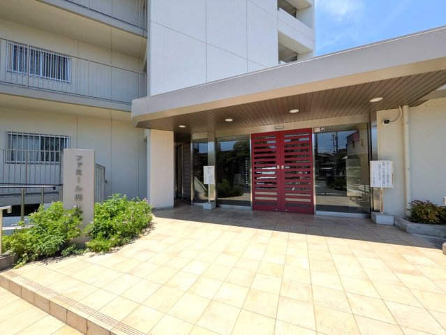 ファミール岡山 1階部分のエントランス|◆エントランス入口の様子です。