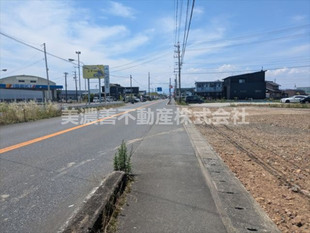 ６６５９１　岐阜市茶屋新田土地の前面道路含む現地写真