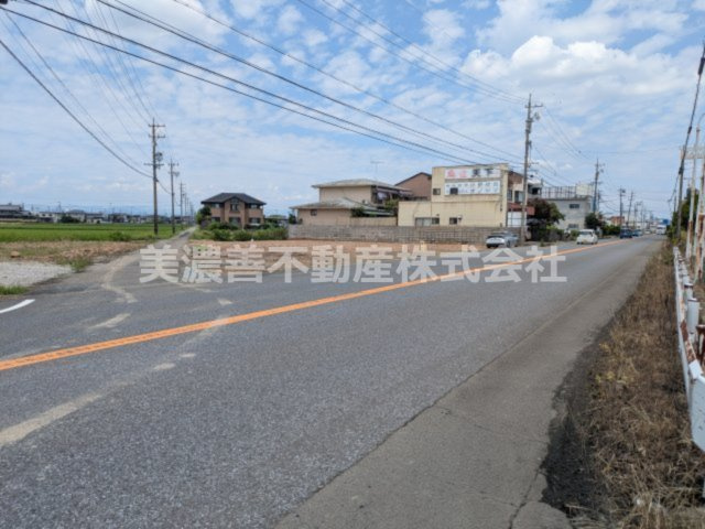 ６６５９１　岐阜市茶屋新田土地の前面道路含む現地写真