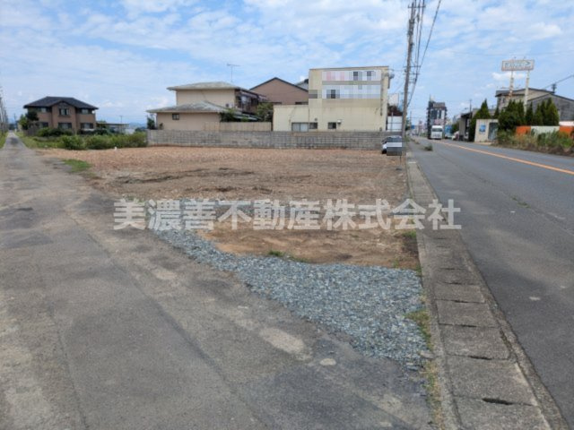 ６６５９１　岐阜市茶屋新田土地の前面道路含む現地写真