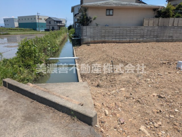 ６６５９１　岐阜市茶屋新田土地の外観