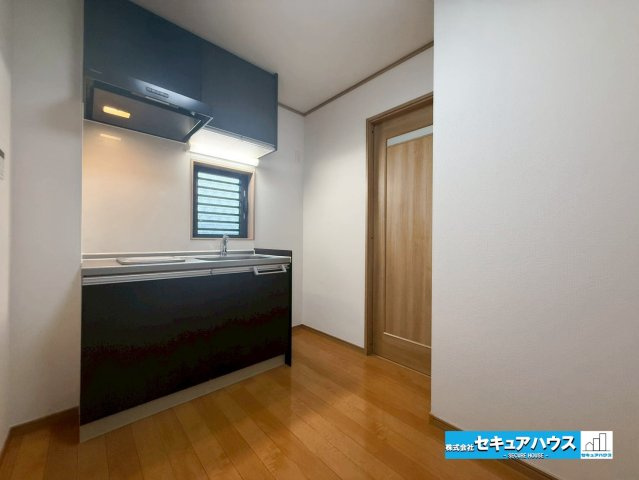 【中古戸建】名古屋市南区曽池町2丁目のキッチン|事前予約にて現地ご見学いただけます！お気軽にお問い合わせください♪
■株式会社　セキュアハウス■
住宅ローンに強く、知識、経験豊富なスタッフ在籍
お客様に寄り添い、ご成約後もサポート致します。
