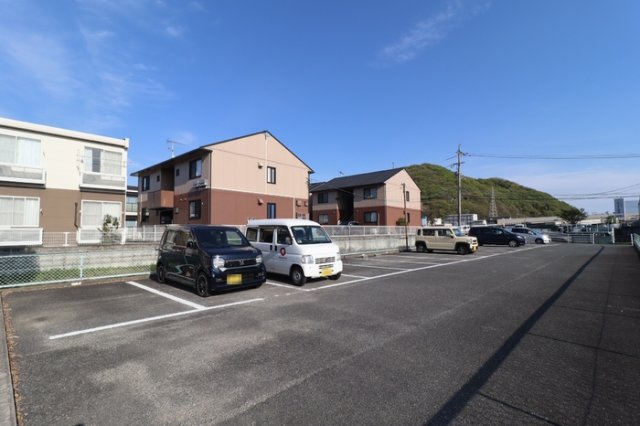 シャトレアン津高　A棟の駐車場