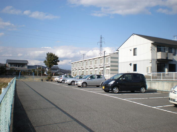 シャトレアン津高　A棟の駐車場
