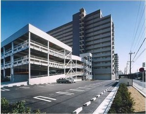 ソーラスフロント富船の駐車場|カースペースがあります