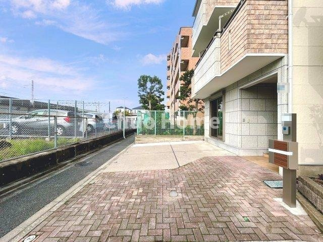 葛飾区東新小岩2丁目中古住宅の駐車場|カースペース4台