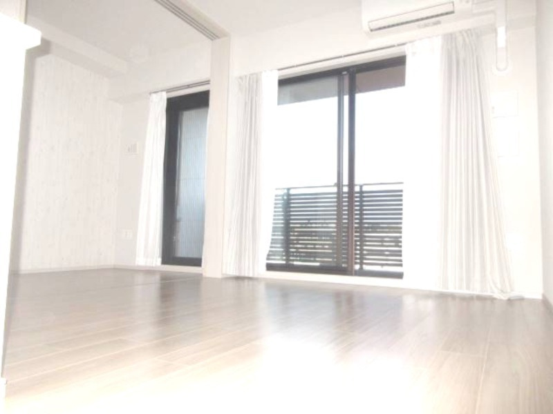 横浜市西区久保町の賃貸マンションの居間・リビング