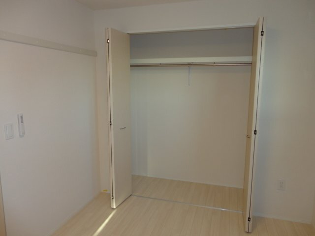 横浜市神奈川区六角橋１丁目の賃貸マンションの収納|ハンガーラック付きで楽々収納♪