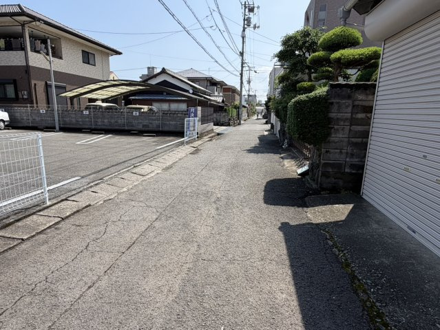 西条市大町の売地の前面道路含む現地写真