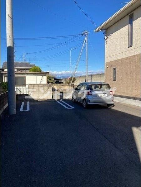 ファミールCの駐車場|高崎、前橋のお部屋探しはエンドスケープまで！お客様の理想お聞かせ下さい♪