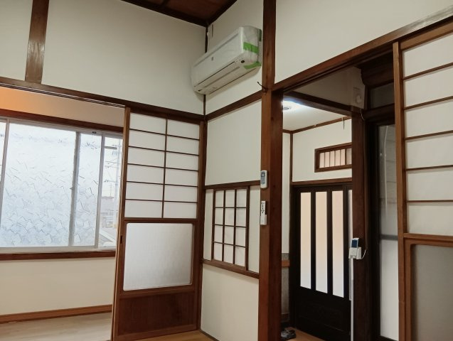 売中古戸建　静岡市清水区蒲原神沢の洋室|新品エアコン(冷房のみ)付き！入居したその日から、快適で心地よい新生活が始まります。