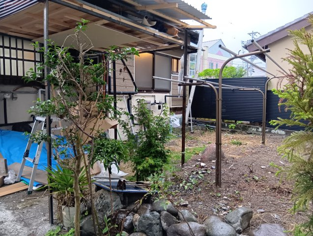 売中古戸建　静岡市清水区蒲原神沢の庭|約40㎡の庭が暮らしの楽しみを広げます。ガーデニングも家庭菜園も、おうち時間がもっと豊かになる住まい。