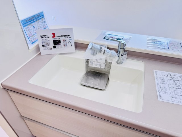 柏市新逆井2丁目新築戸建【土南部小学校:7分】のキッチン|お手入れしやすいハイマーブルシンク採用