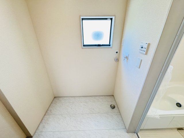柏市新逆井2丁目新築戸建【土南部小学校:7分】のランドリースペース|洗濯機置き場・乾燥機用ガス栓つき