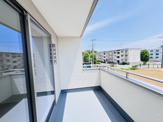 柏市新逆井2丁目新築戸建【土南部小学校:7分】のバルコニー|寝室前南向きバルコニー・日当たり良好♪
