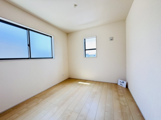 柏市新逆井2丁目新築戸建【土南部小学校:7分】の子供部屋|5.2帖洋室
