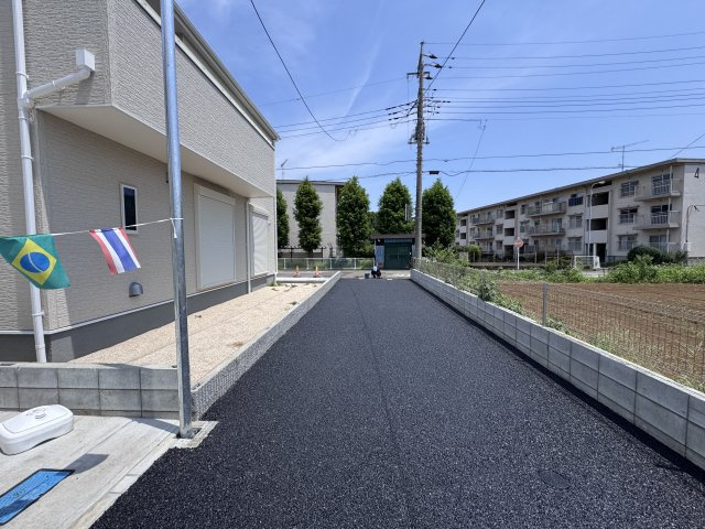柏市新逆井2丁目新築戸建【土南部小学校:7分】の前面道路含む現地写真|南側前面道路